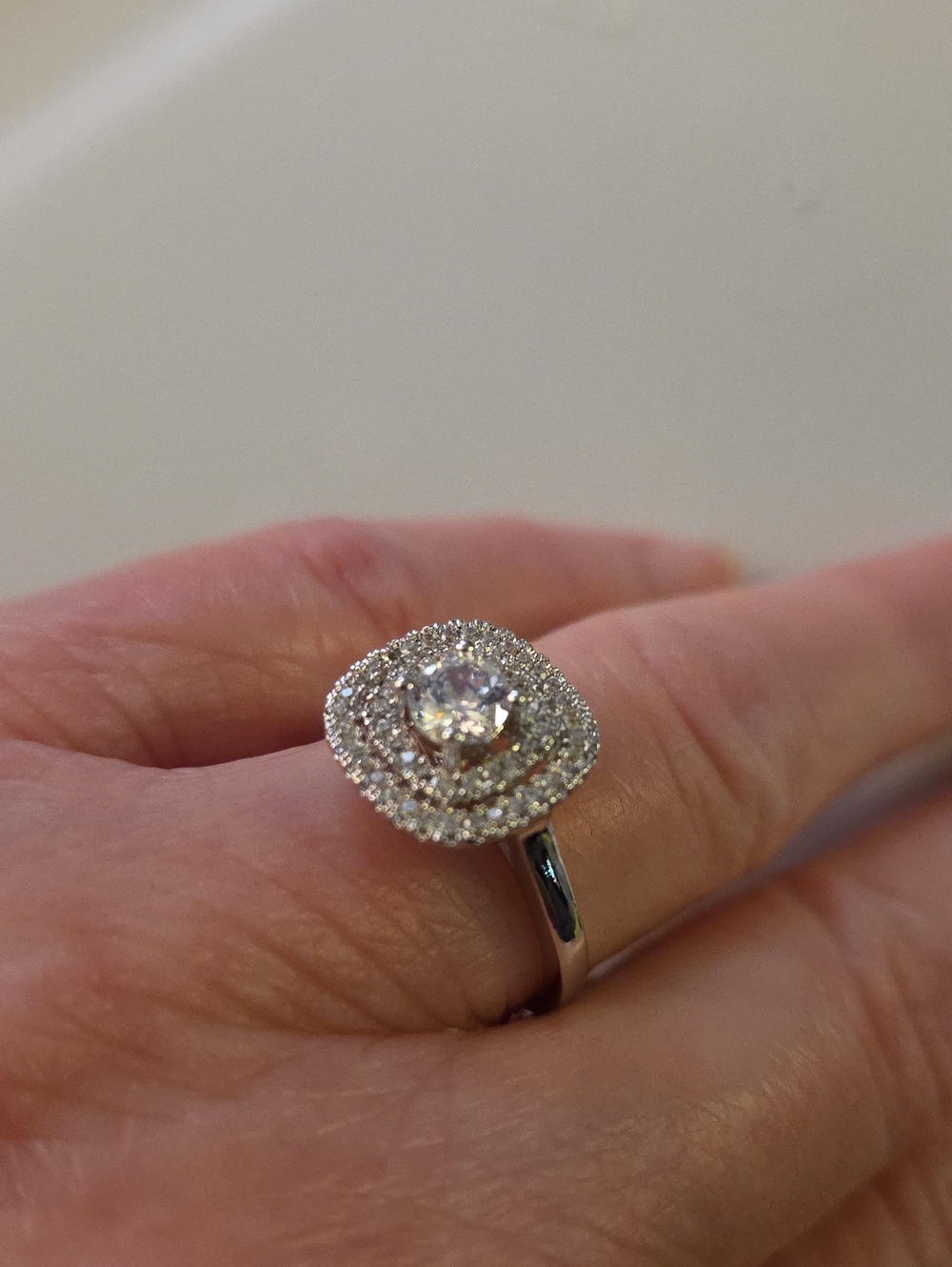 NEW - Ring...size 8 - Picture 5 of 5